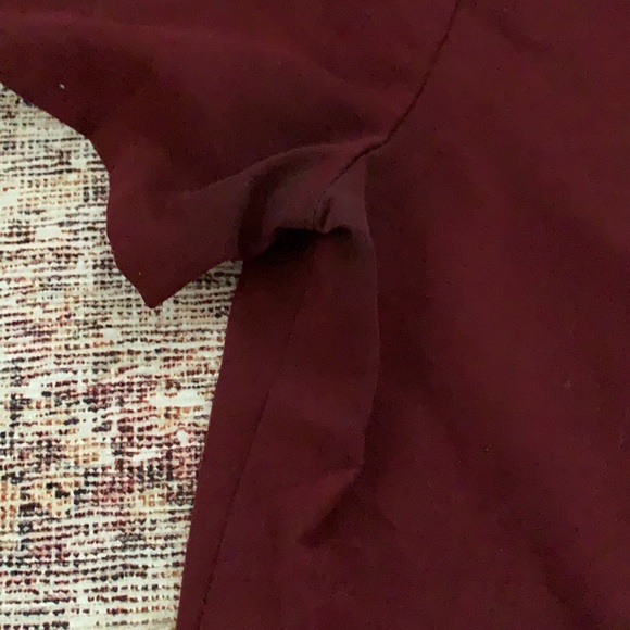 Maroon two pocket scrub top - Picture 3 of 3